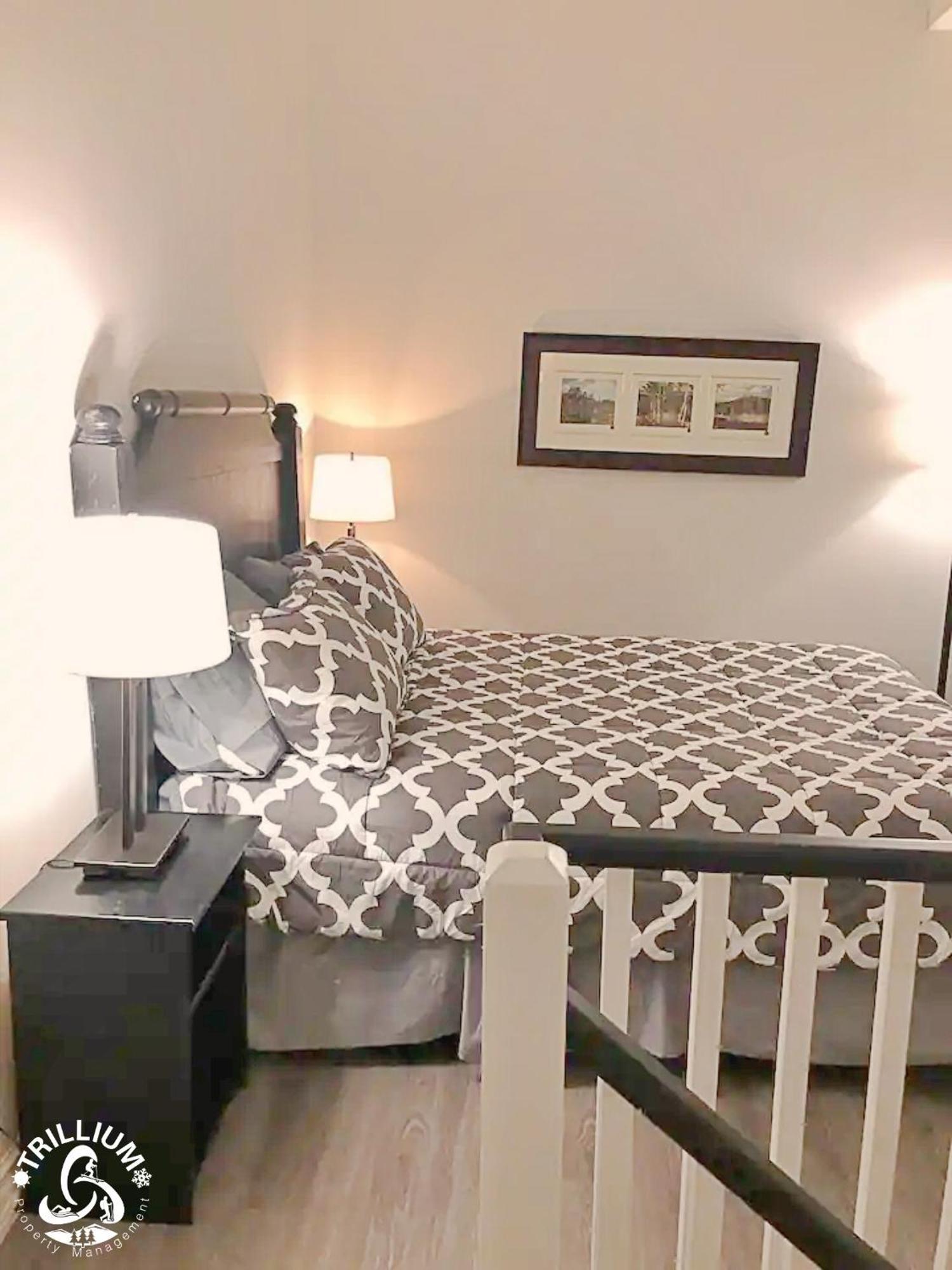 Blue Mountain, Collingwood - Loft Condo, Sleeps 4 Blue Mountains Bagian luar foto